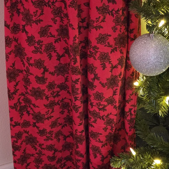 Secret Treasures Red and Black Floral Pajama Dress - Picture 3 of 10